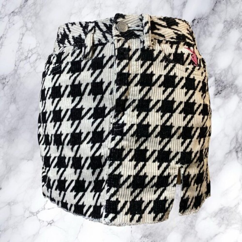 Playboy Houndstooth Slit High-Waisted Mini Skirt - Black/White